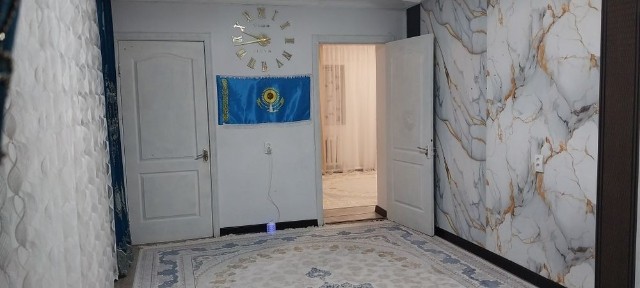 5-бөлмелі үй. газ бөлмесі бөлек. алдында сарай времянка бар. келісім бар