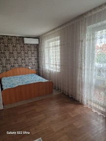 В Центре 1 комнатная квартира, полуторка, 45 кв. м, чистая, ухоженная.