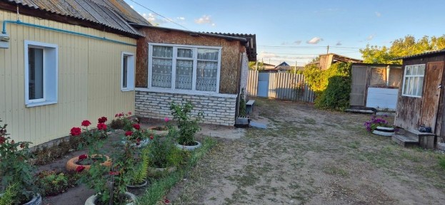 Продам дом с большой территорией, 12 соток.
