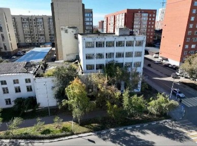 отдельно стоящее здание в центре города