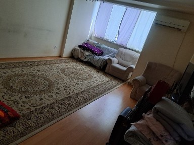 Квартира Меганның алдында. ИМРАН