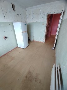 Продается большая 1-комн (9-37, 5 эт) кирпичная вставка, без ремонта