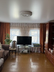 Продам дом, 100 кв. четыре комнаты, имеется подвальное помещение, там нохо