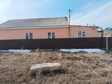 Продается дом на дачном участке в районе Кызылжар, имеется летний домик