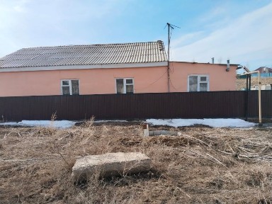 Продается дом на дачном участке в районе Кызылжар, имеется летний домик