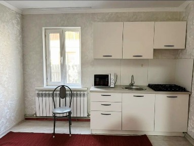 Сдаётся 1комн дом 40м², кухня 11м² на Сейфуллина-Жұмабаев 200тыс