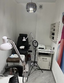 Сдам в аренду маникюрный кабинет и стол