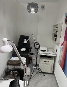 Сдам в аренду маникюрный кабинет и стол