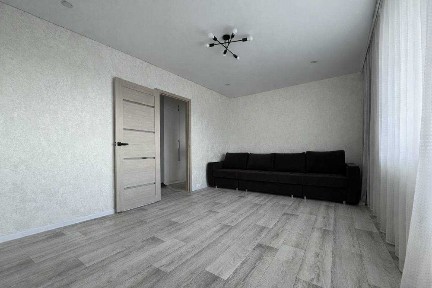 Продается двухкомнатная квартира в районе Береке неугловая