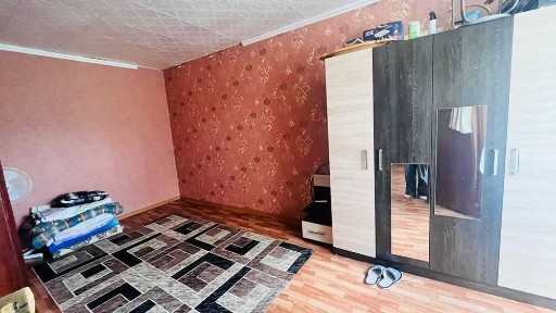 Продам 2комн на 12мкр средний этаж