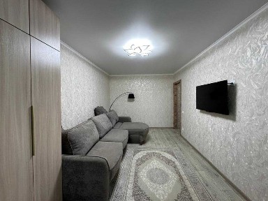 S Продам 2-х ком на 3 мкр возле 14 школы