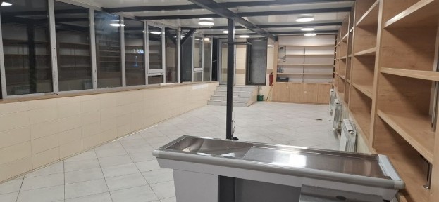 Сдаётся место под магазин, кондитерский или отдел услуг