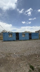 2 сорокатонных контейнера обшитые сплаченные к друг другу под столовую