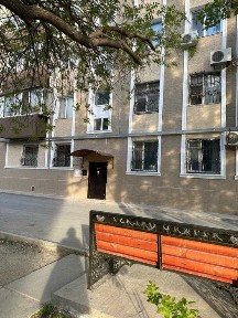 продаю двухкомнатную квартиру улучшенной планировки в центре города