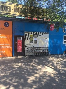 Задам в долгосрочную аренду торговое помещение.