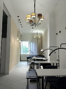 Сдам кушетку по часам в аренду в салоне красоты напротив Реддисона