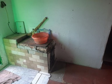 Жилой дом на дачном участке, имеется свет, скважина, сад восточный
