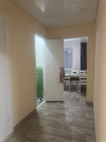 Продается 4-ком кв с мебелью на 7 районе