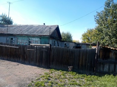 Продам дом имеются постройки