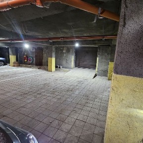 Сдам бокс в аренду 80м2 с парковочным местом