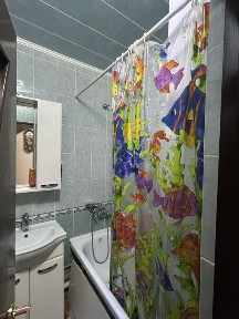 Продам 3-х комнатную квартиру в 28а мкр на 5 этаже 75 кв м