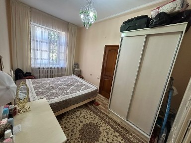 Ә. Молдагулова 34, екі қабатты үйде 4 бөлмелі пәтер сатылады. Үй қ