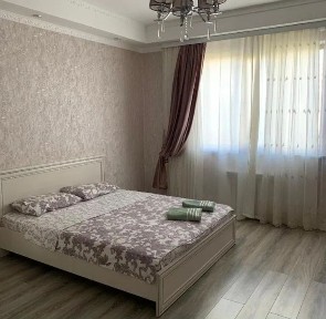 2-х комнатная по Абая. Посуточно