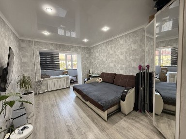 Продается перепланированная квартира 3х комн. по Омарова 32. На 1 этаже