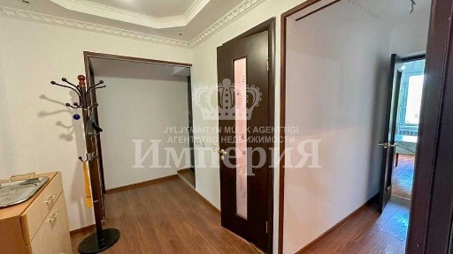 Продам 4-комнатную квартиру Центр Адияр империя