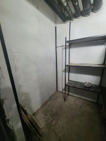 Продам кладовку 3,5 м², готовая с полками