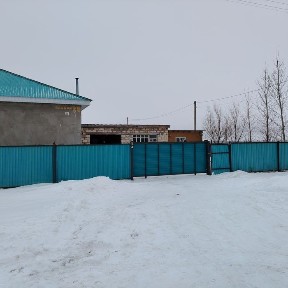 Частный дом, теплица, сарай во дворе
