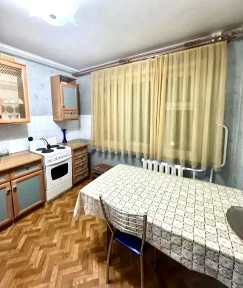 Сдам 3х-комнатную- ул. Толстого 6,на 2этаже, балкон застеклён, 170 000+