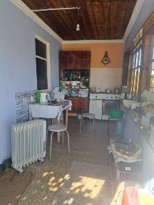Продам дачу.е. ть теплица 3/8, дом, сарай, забор по периметру.