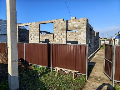 Очень срочно продам дом и во дворе недостроенный дом можно под бизнес