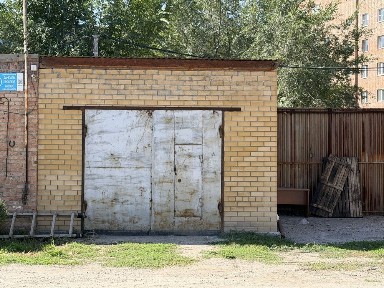 Сдаем в аренду гаражи и помещений. Автостоянка.
