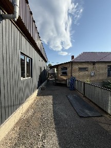 Продам дом в учхозе 8 соток земли