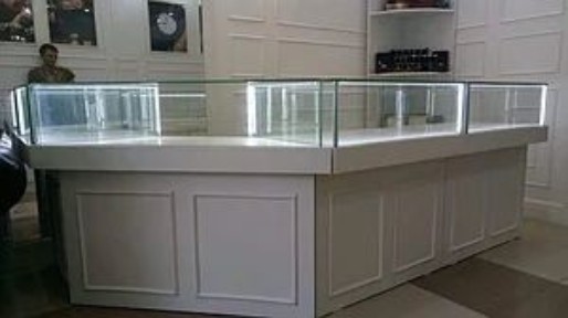 Сдам 3 витрины в остравке под серебро. Тц район достык плаза