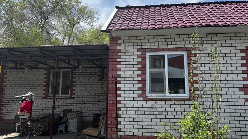 Продам Дом в центре Уральск. Во дворе 2 дома. участок 5 соток 2015г. п.