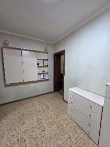 Центре 1 комнатная квартира 2 этаж Аскарова