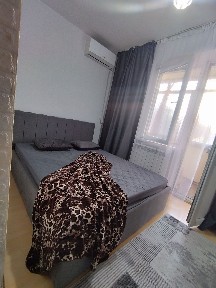 Сдается ПОСУТОЧНО 1ком. кв. студия, 30кв. м. в центре города ЖК 