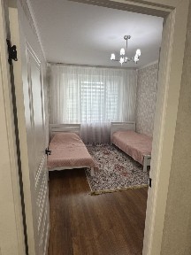 Продаю 4-х комнатную квартиру в 12 мкр, 50дом, 5 этаж, с ремонтом.