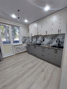 Продам 2 ух. комн кв Ленинградку район ОКЕАНА 17 школа