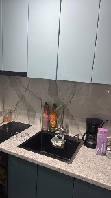 Продам 2ух. ком. Квартиру-ул. Казахстан д. 79 (торг. дом Пассаж).ремонт