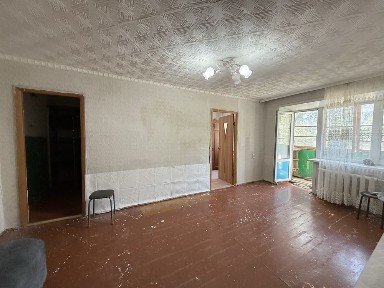 В центре на 2 этаже продается 2х комнатная квартира ул. Мангилик Ел 21