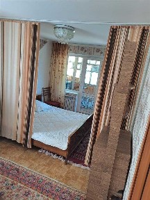 Продам однокомнатную на момушылы