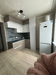 Продаётся 1 комнатная квартира, Школьная 1а