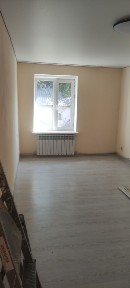 Продам трехкомнатный дом и времянку.
