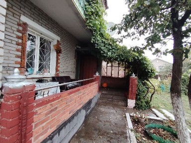 Продам 2-х этажный дом