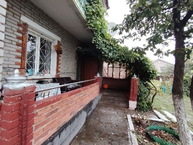Продам 2-х этажный дом