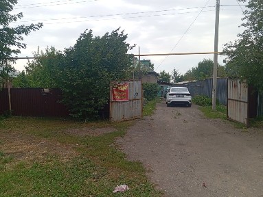Дом вдоль трассы Кызыл Кайрат
